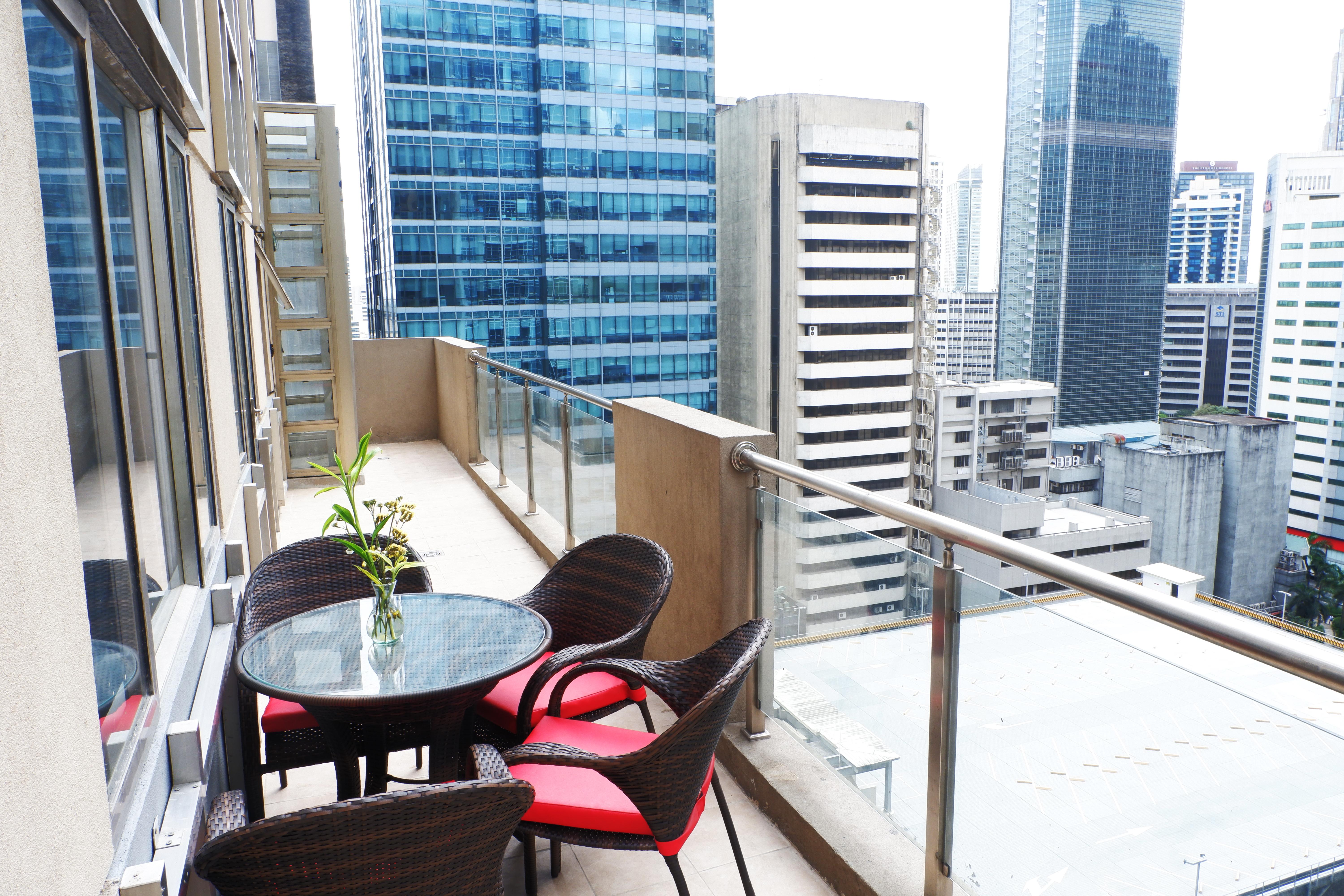 Valero Grand Suites By Swiss-Belhotel Макати Экстерьер фото